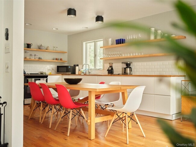 Building Photo - 285 Circle Rd