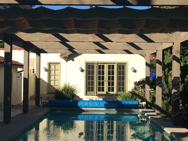 Swimming pool - 862 Allen Ave