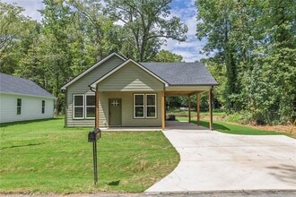 Building Photo - 3 Forsyth St NE