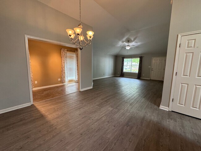 Building Photo - Cozy 2/2 House in Cartersville- $1,695