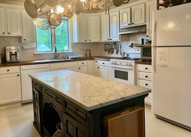 Building Photo - 5 High St Ct