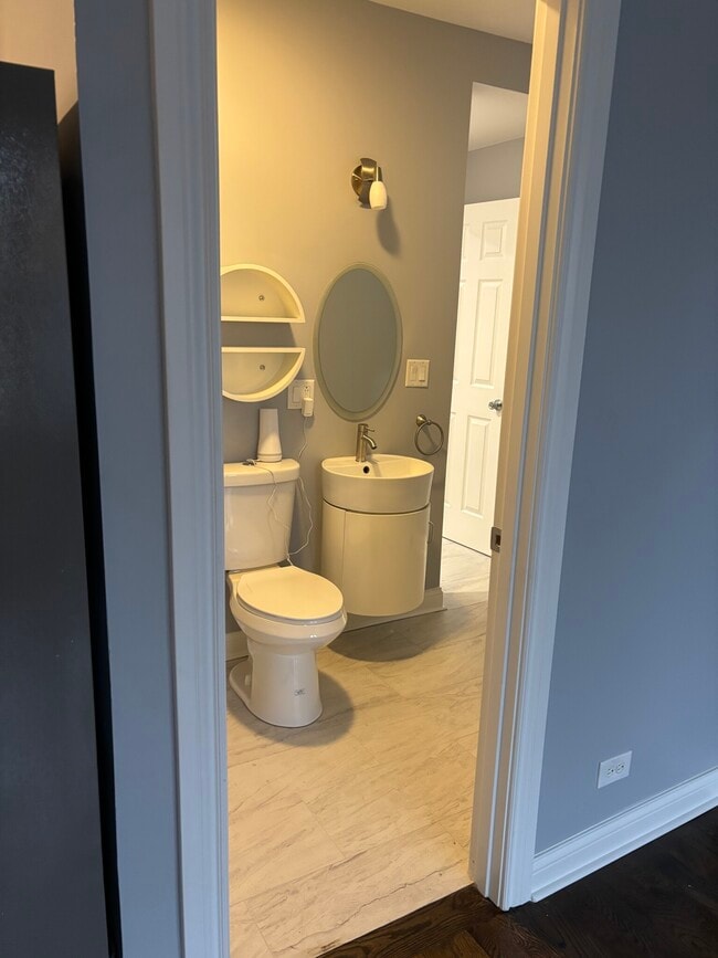 Building Photo - 3836 W Wabansia Ave