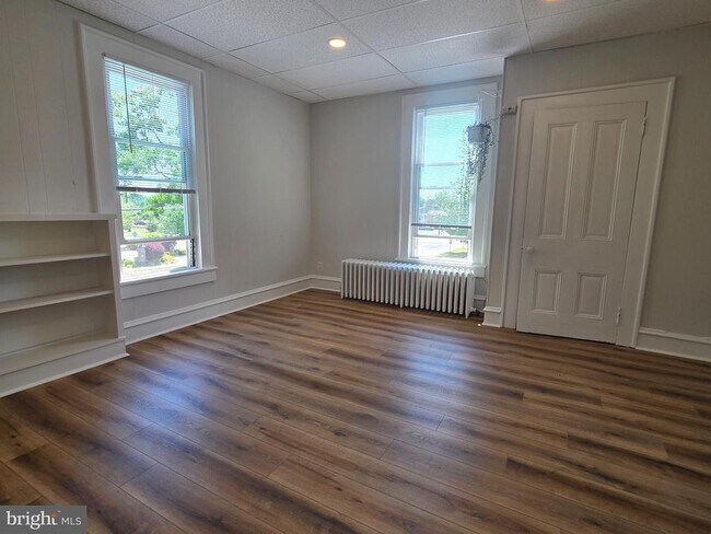 Building Photo - 3 E Mantua Ave