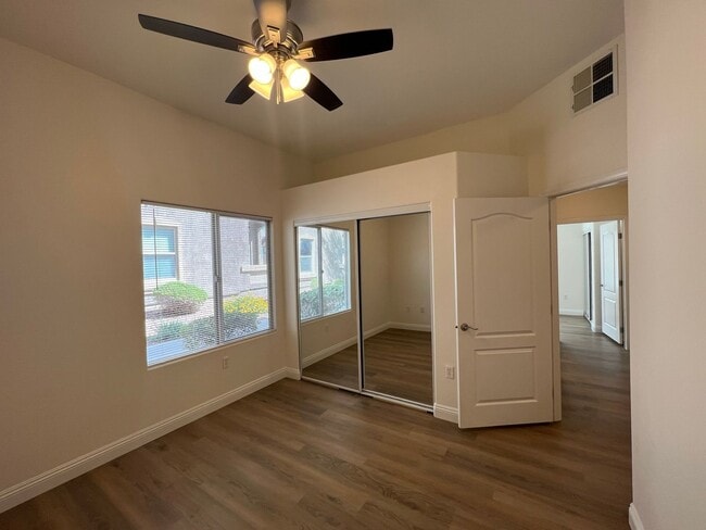 Building Photo - Beautifully remodeled 3 bedroom 2 bathroom downstairs condo right next to the pool!!