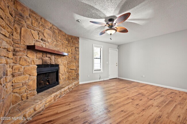 Building Photo - 11259 Shady Glen Dr