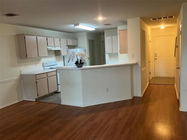 Building Photo - 9629 Sugar Hill Dr