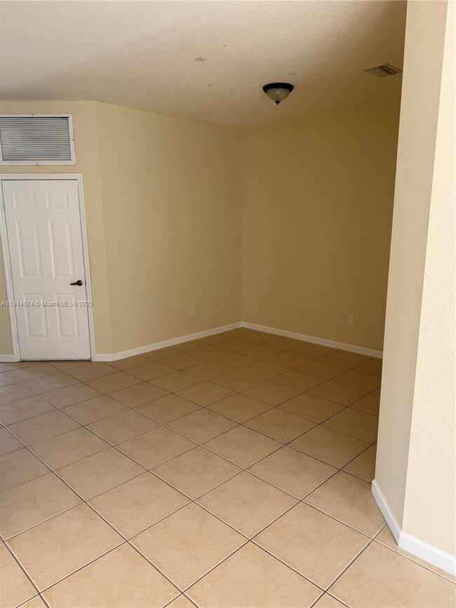 Building Photo - 1713 SW Umbria St