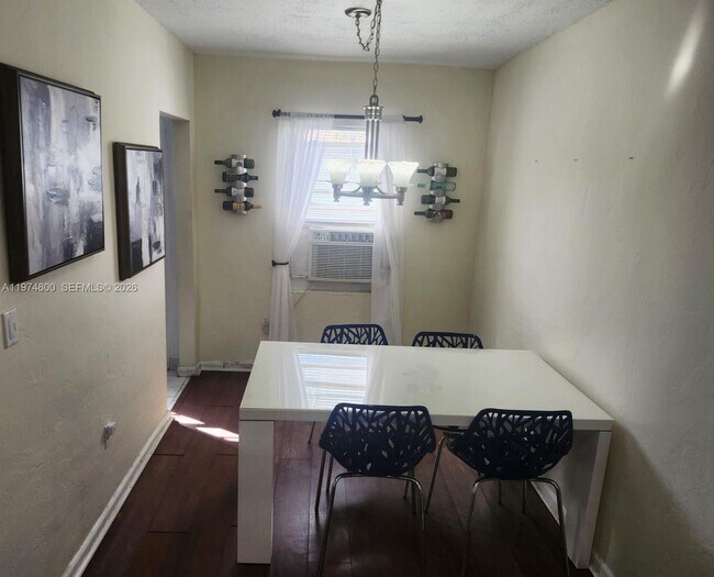 Building Photo - 11220 NE 11th Pl