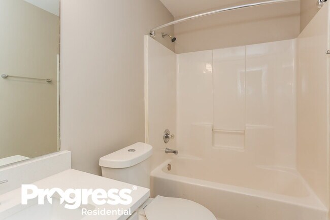 Building Photo - 5701 Castlebrook Dr
