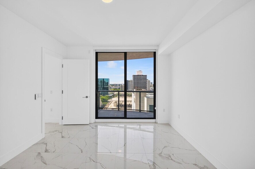 Building Photo - 100 E Las Olas Blvd