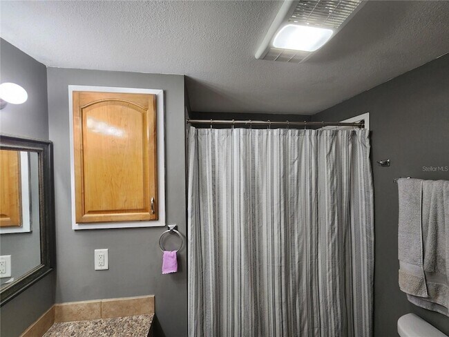 Building Photo - 1215 Skyview Blvd