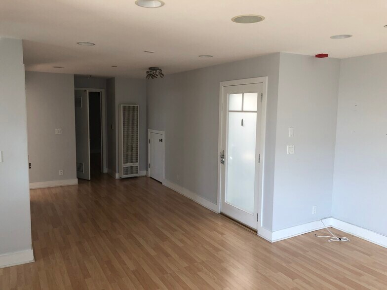 Living Area - 121 31st Pl