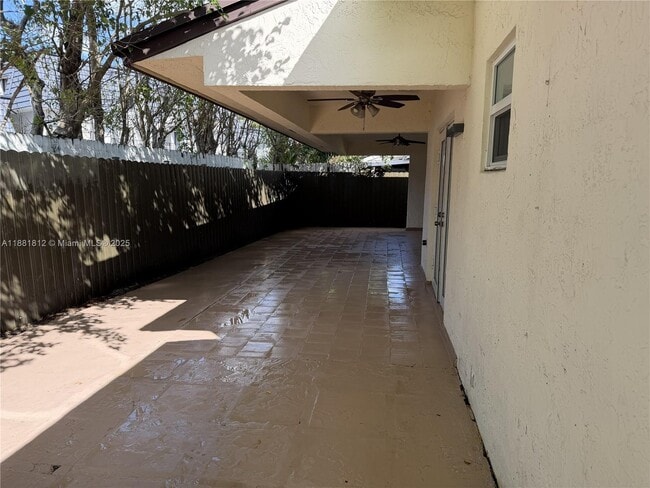 Building Photo - 535 W 79th Pl