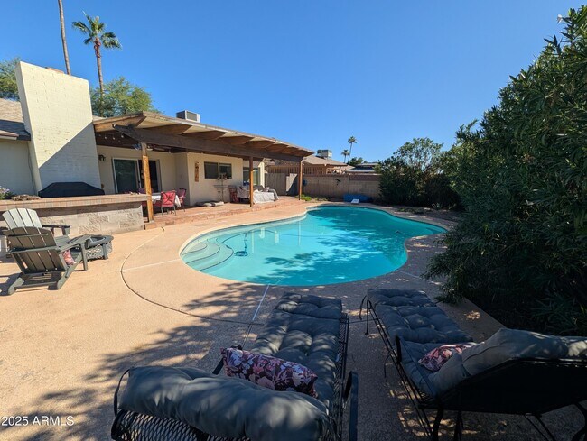 Building Photo - 4909 E Presidio Rd