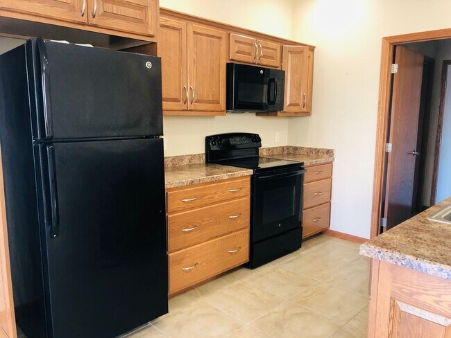 Building Photo - 21 &amp; 23 Hanfield Court