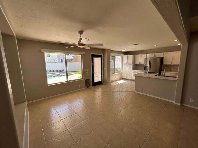 Building Photo - 4447 E Creosote Dr