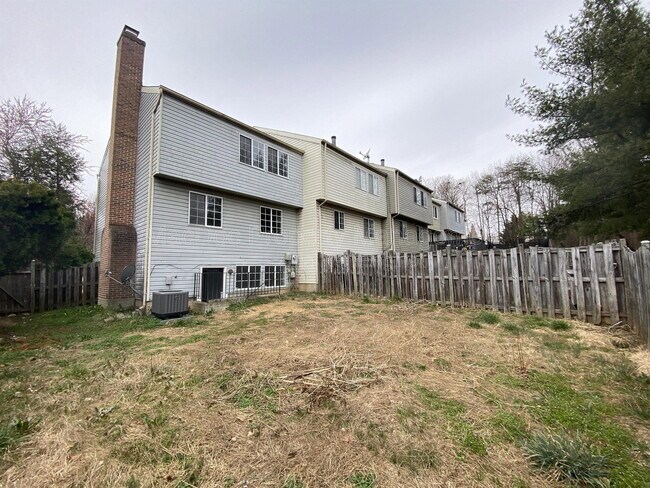 Building Photo - 300 Cross Ridge Ct