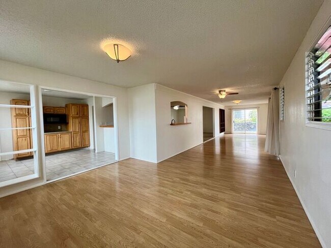 Building Photo - Mililani Town: 4 bed, 2.5 bath House with Den and Large Patio