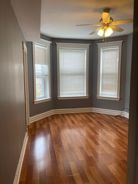 Building Photo - 2532 S Albany Ave