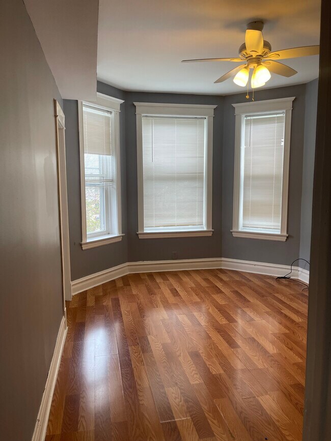 Building Photo - 2532 S Albany Ave