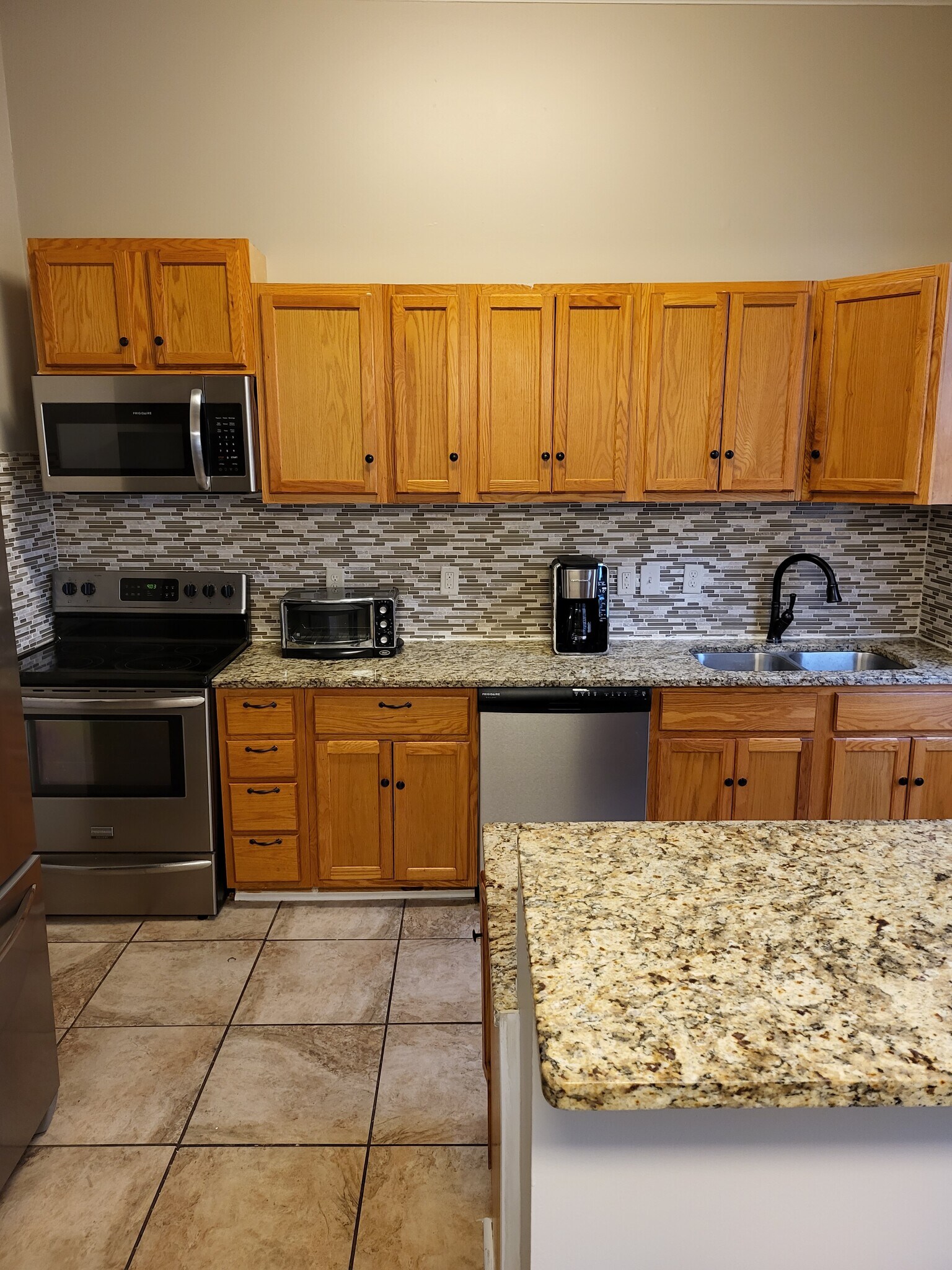 Building Photo - 33 Semple St