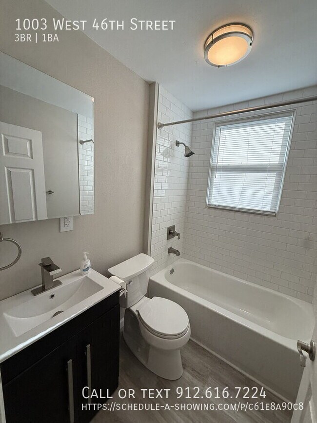 Building Photo - 1003 W 46th St