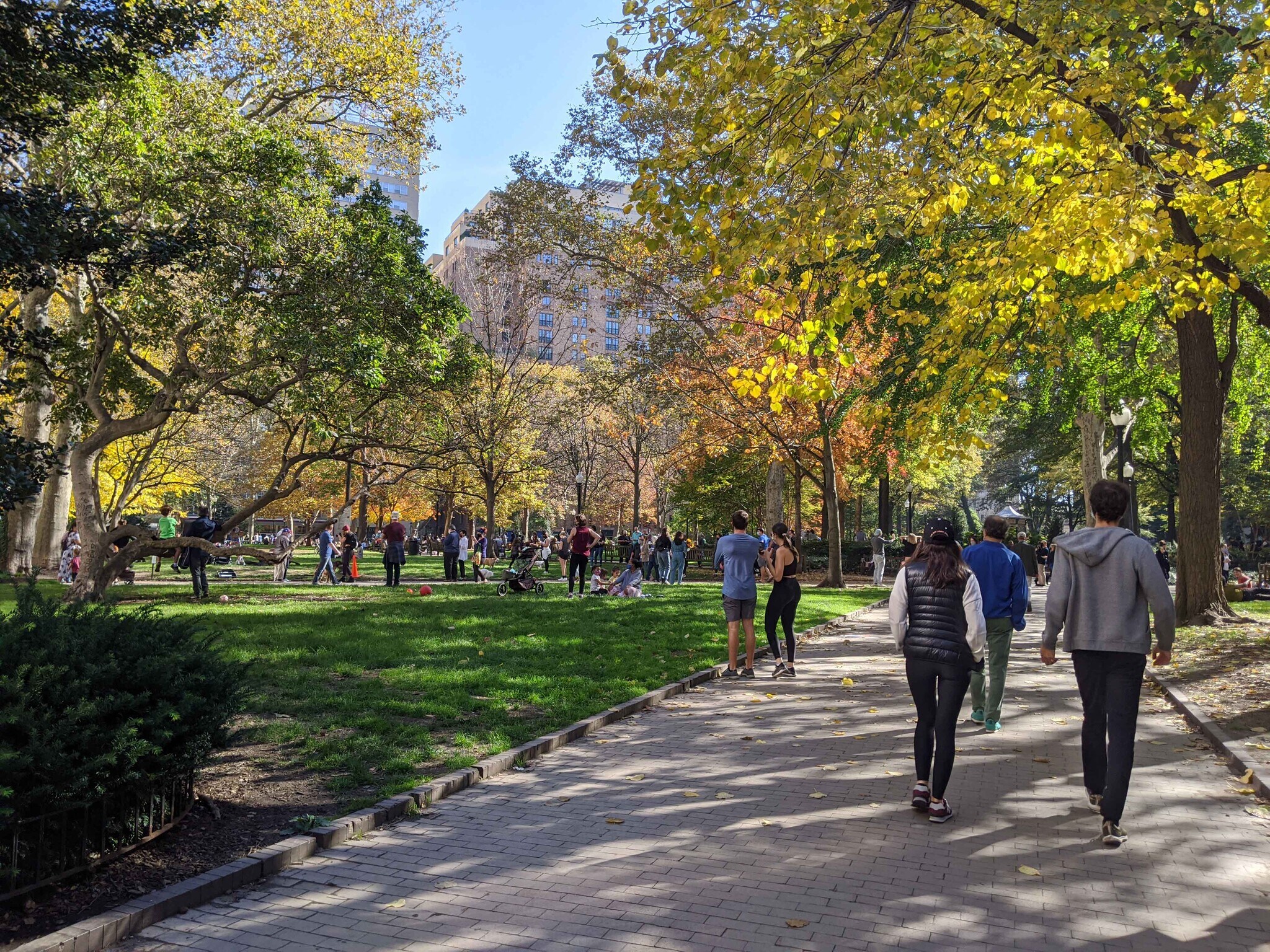 5 min walk to Rittenhouse Square - 2020 Walnut St