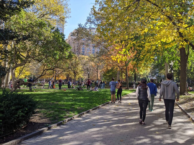 5 min walk to Rittenhouse Square - 2020 Walnut St