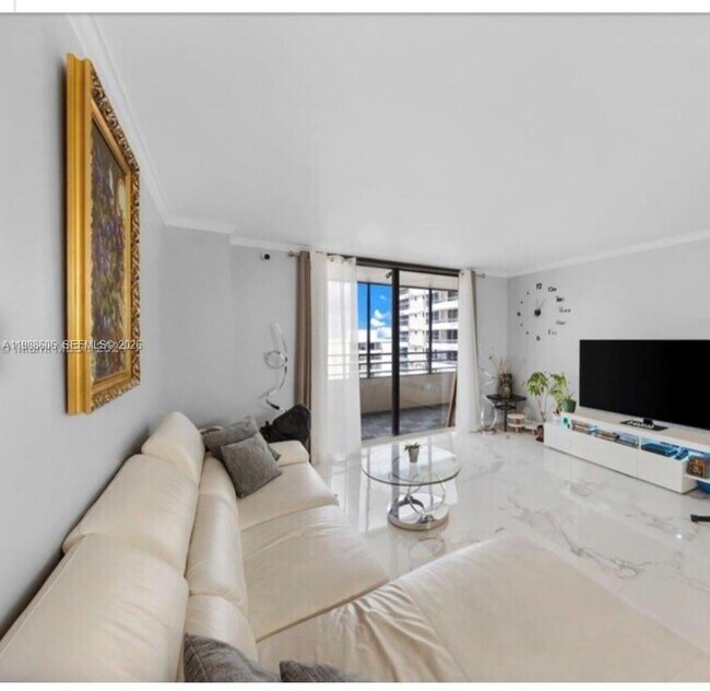 Building Photo - 2500 Parkview Dr