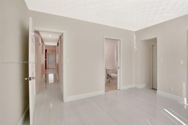 Building Photo - 100 N Hibiscus Ct