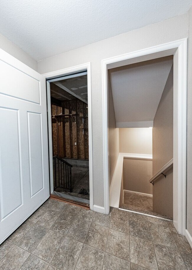 Building Photo - Westside home in Desirable Gold Hill Mesa ...