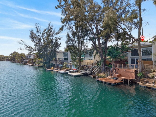 Building Photo - 4945 SW 71st Pl