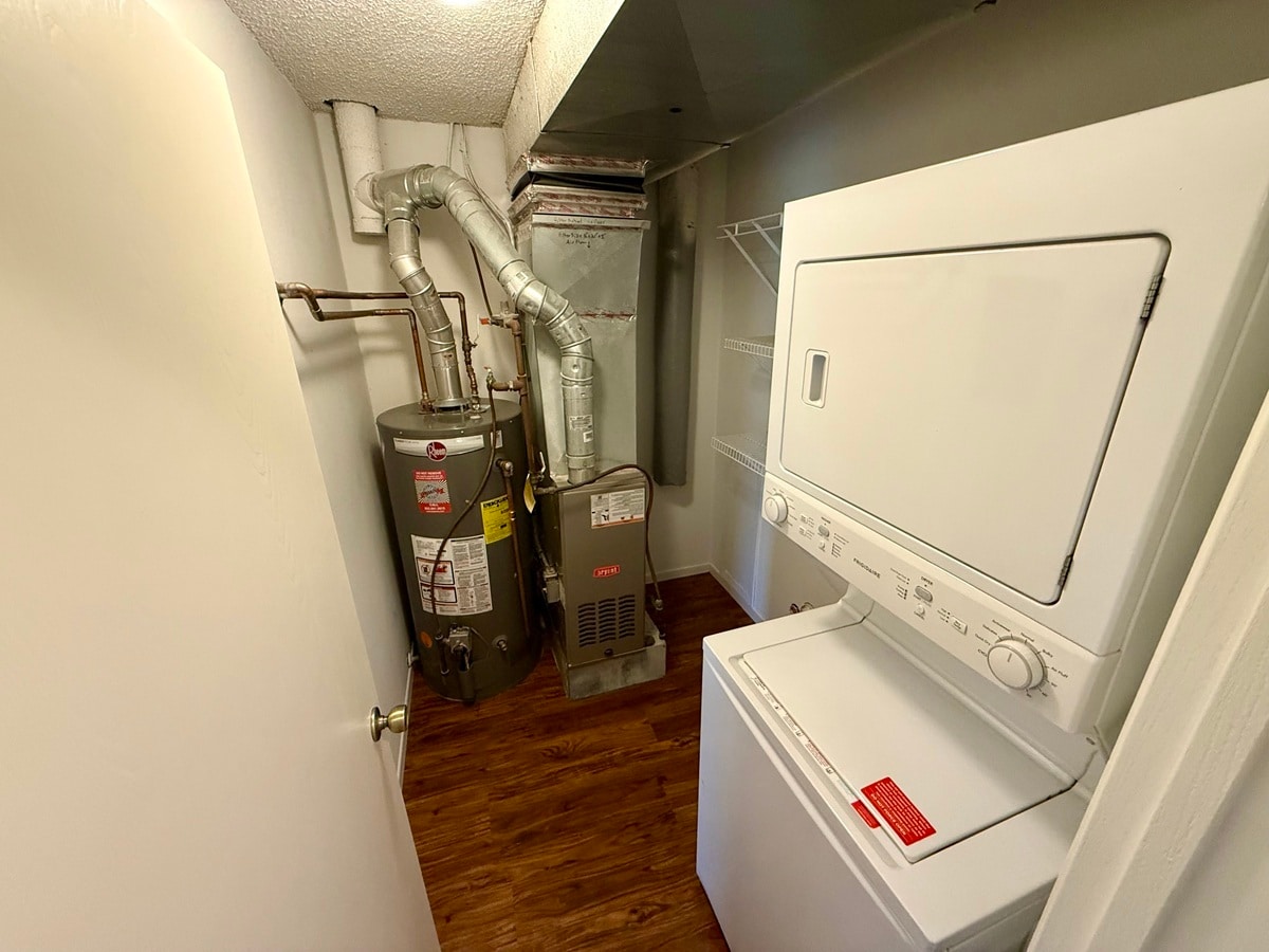 Building Photo - 8856 Jasmine Ln