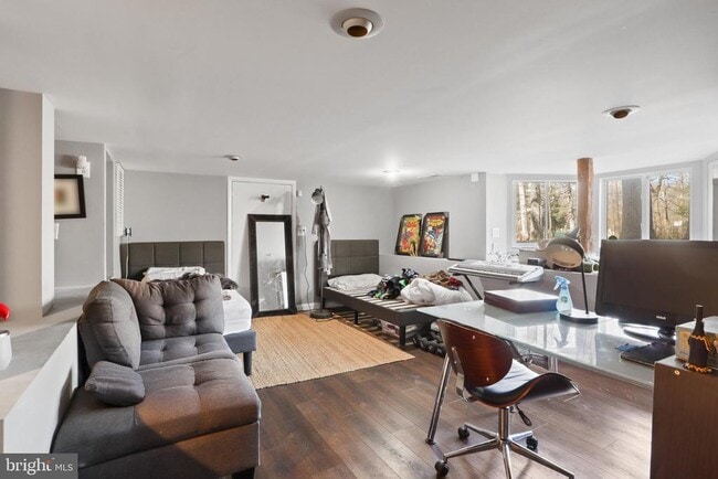 Building Photo - 206 Grove Ave