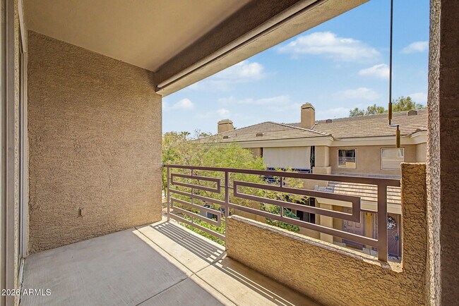 Building Photo - 1411 E Orangewood Ave