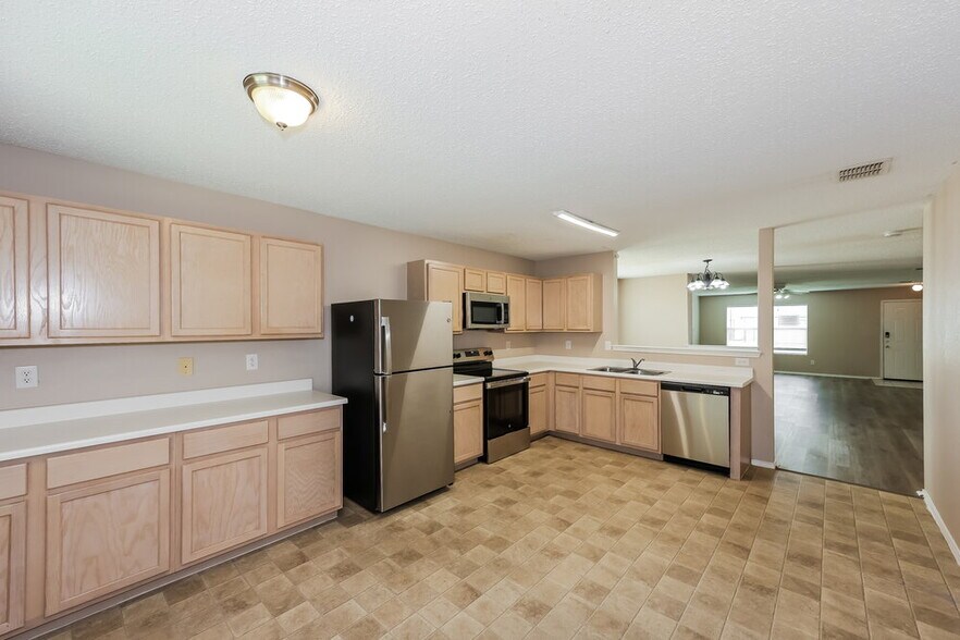 Building Photo - 4054 Hunters Creek Dr