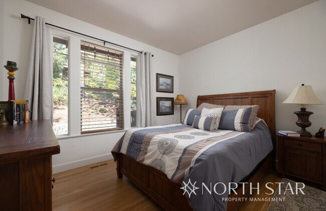 Building Photo - Spacious Bend 3 bed/2 bath Residence w/ Of...