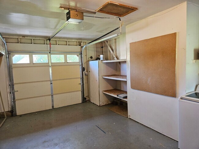 Building Photo - Oak Springs