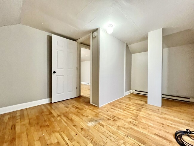 Building Photo - Three Bedroom Home in Muskegon