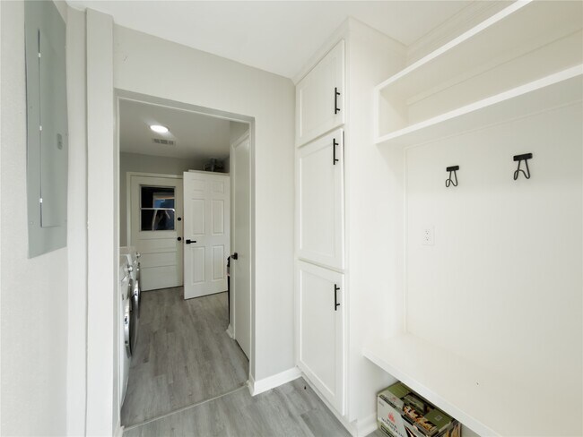 Building Photo - 10031 Haddington Dr