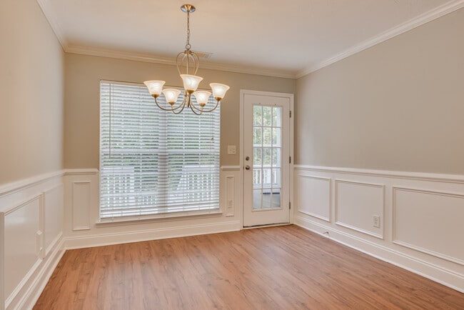 Building Photo - 2037 Dundee Way