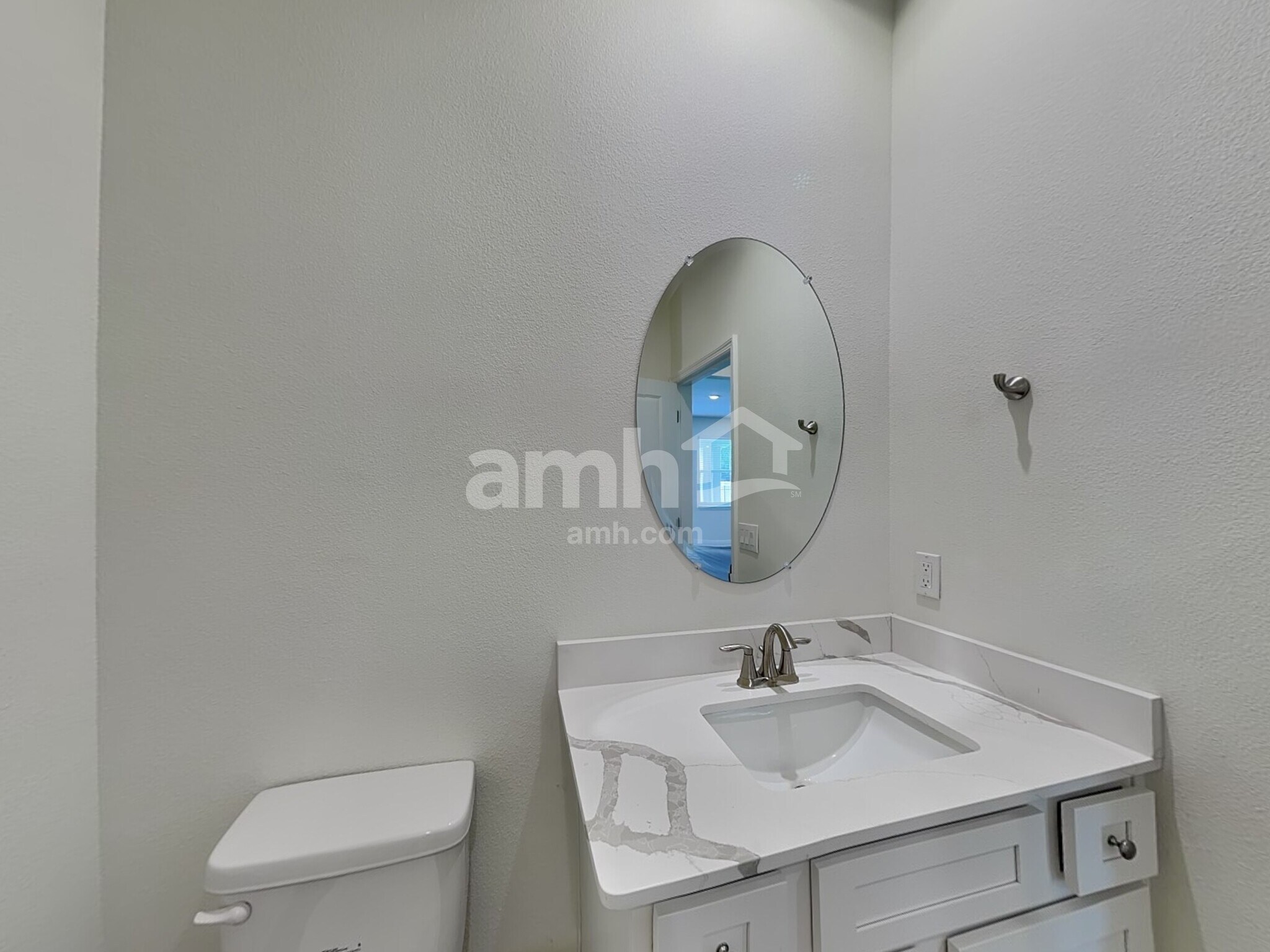 Building Photo - 5949 Pinewood Ests Dr