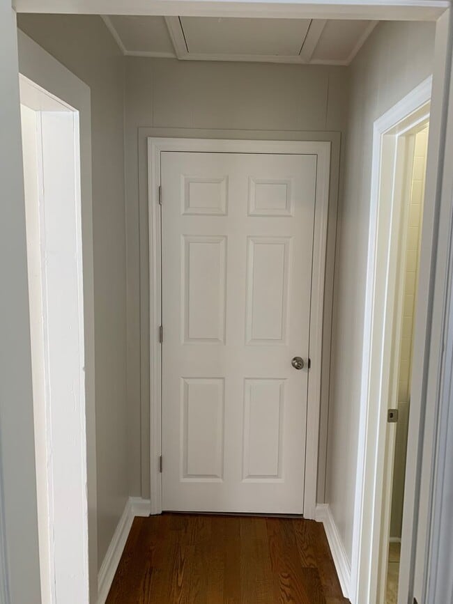 Building Photo - 2 Bedroom/1 Bath Cute Cottage across Bordon Park Kingsport, TN