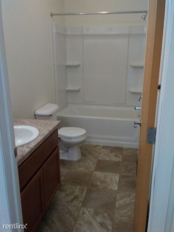 Building Photo - 2 br, 1 bath Apartment - Treymore Apartments