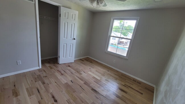 Building Photo - 6010 Almina Dr