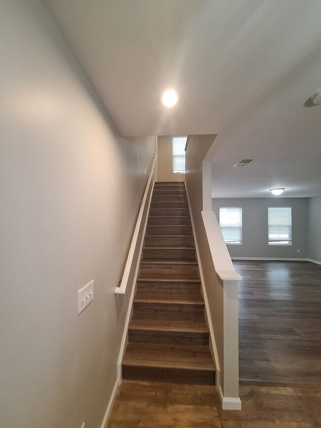 Building Photo - Wonderful Two Story Four Bedroom Home in Northeast Columbia!