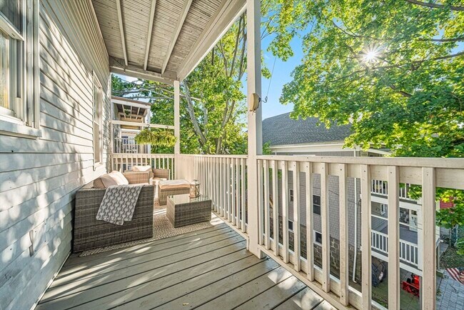 Building Photo - 89 Train St