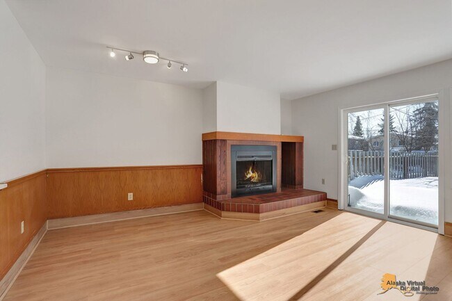 Building Photo - 2606 W 30th Ave