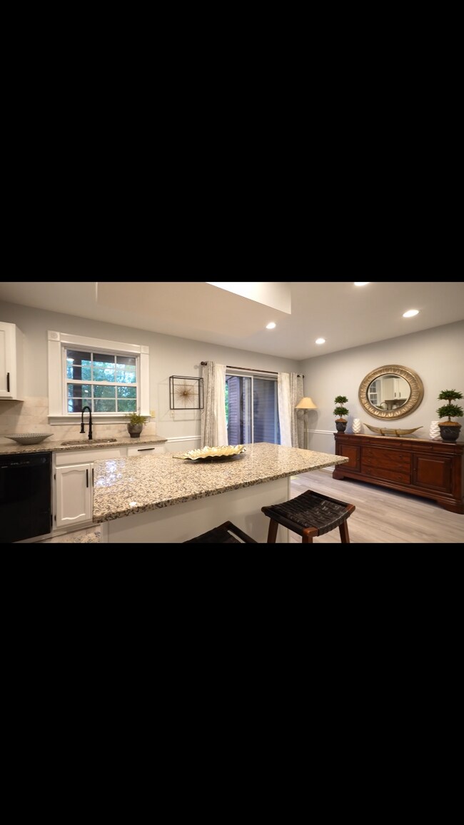 Building Photo - 110 Magnolia Ct