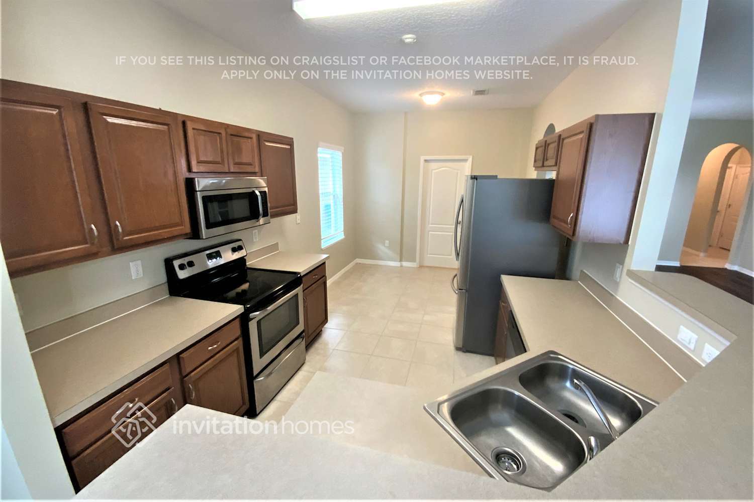 Building Photo - 3155 Burdock Ave